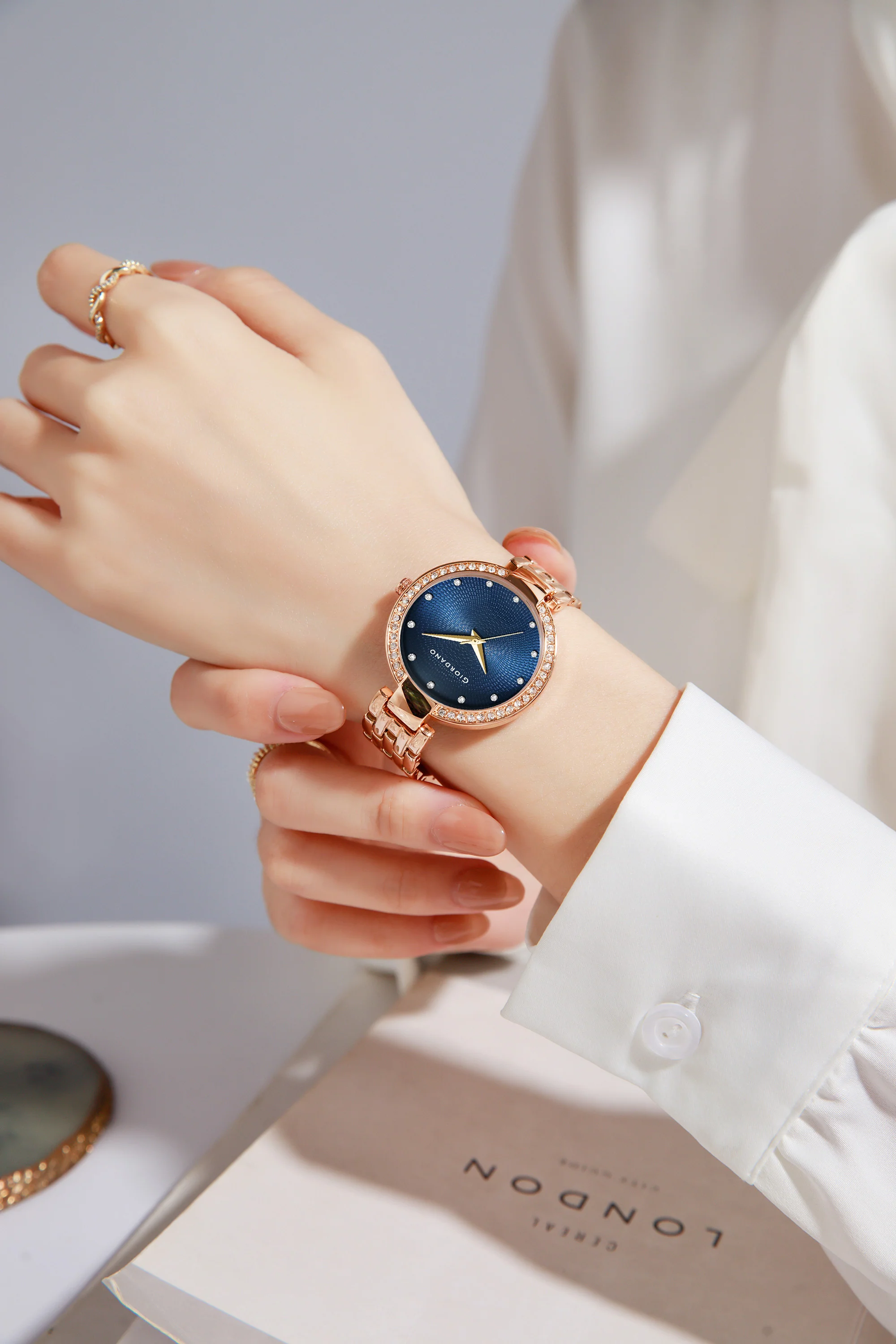 Giordano Analog Watch for Women with Diamond Indices, Stainless Steel Strap and Crystal Embellished Bezel | GD-2141-22 - Image 2