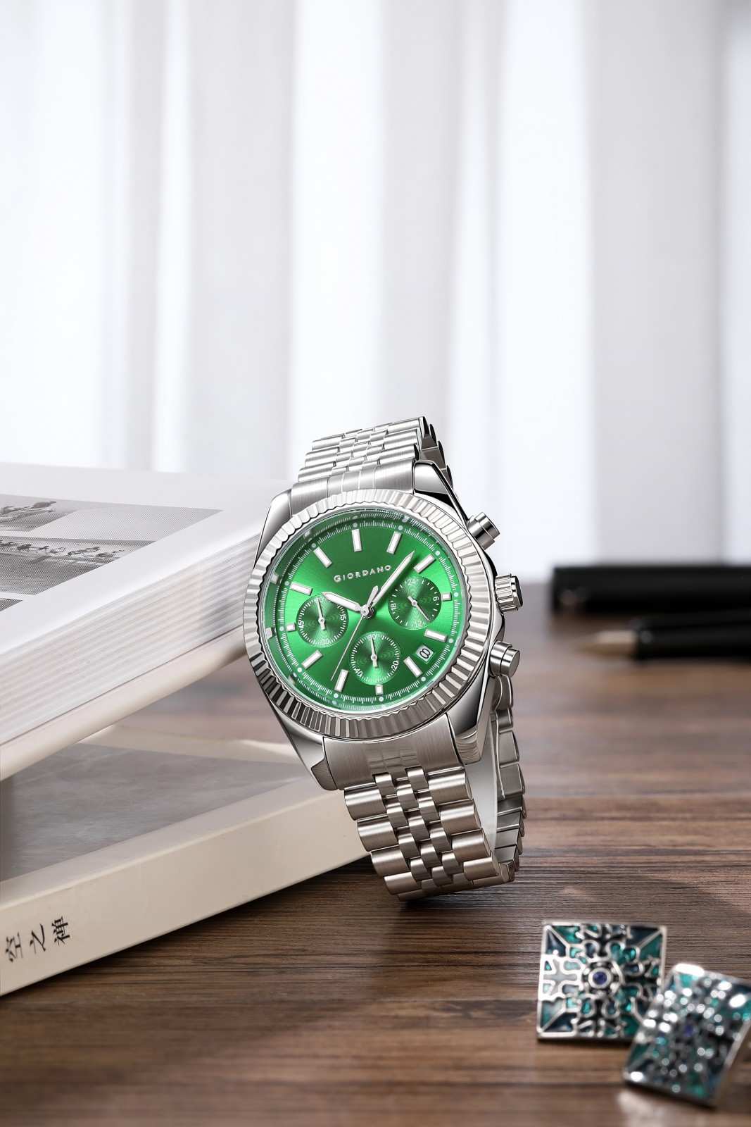 Giordano Chronograph Analog Watch for Men – Textured Bezel, Luminous Index Markers, Stainless Steel Strap & Date Display GZ-50164-22