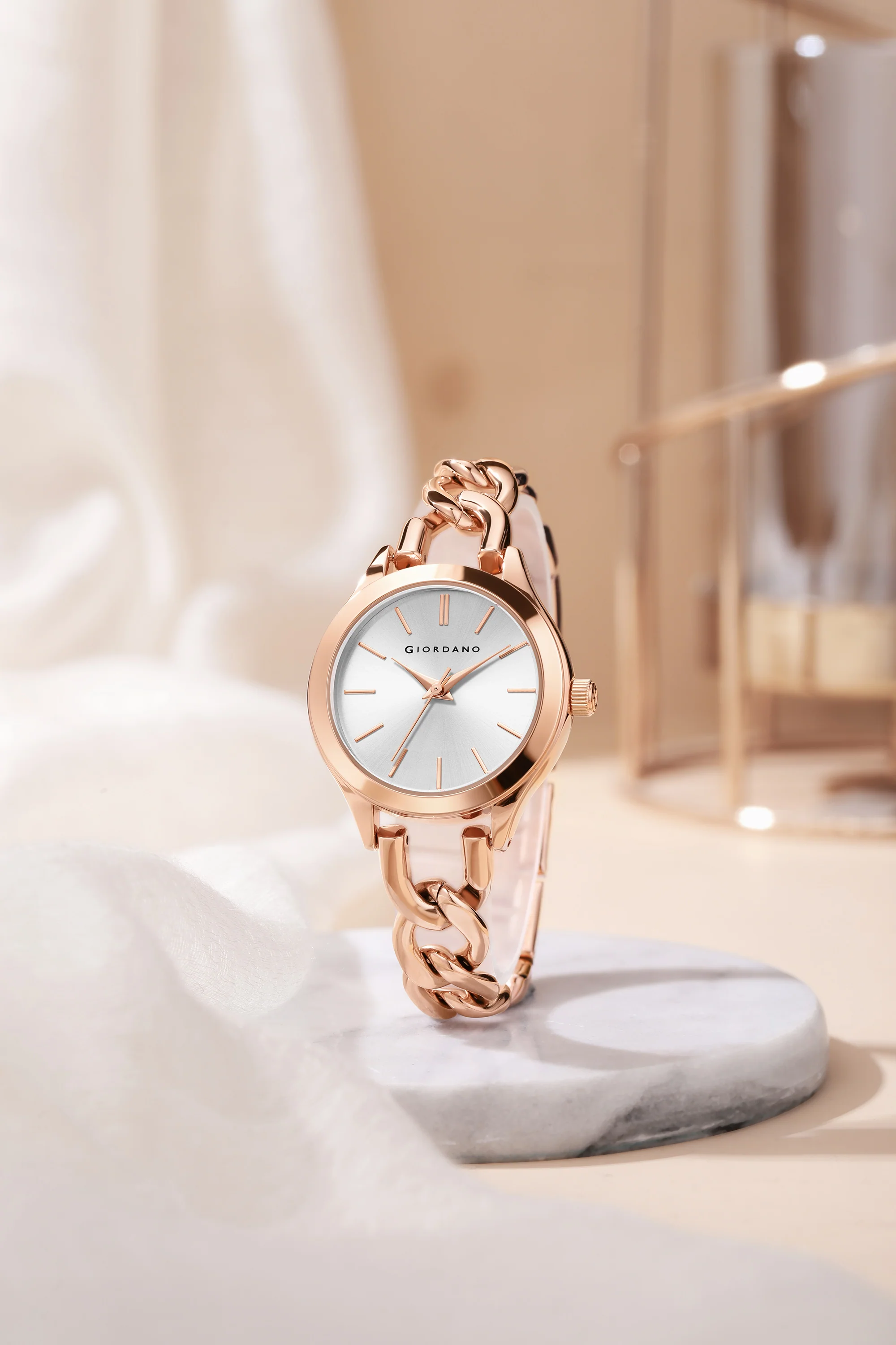 Giordano Modern Analog Watch for Women – Sleek Dial with Unique Chain-Link Bracelet and Stylish Stainless Steel Strap | GZ-60087-22