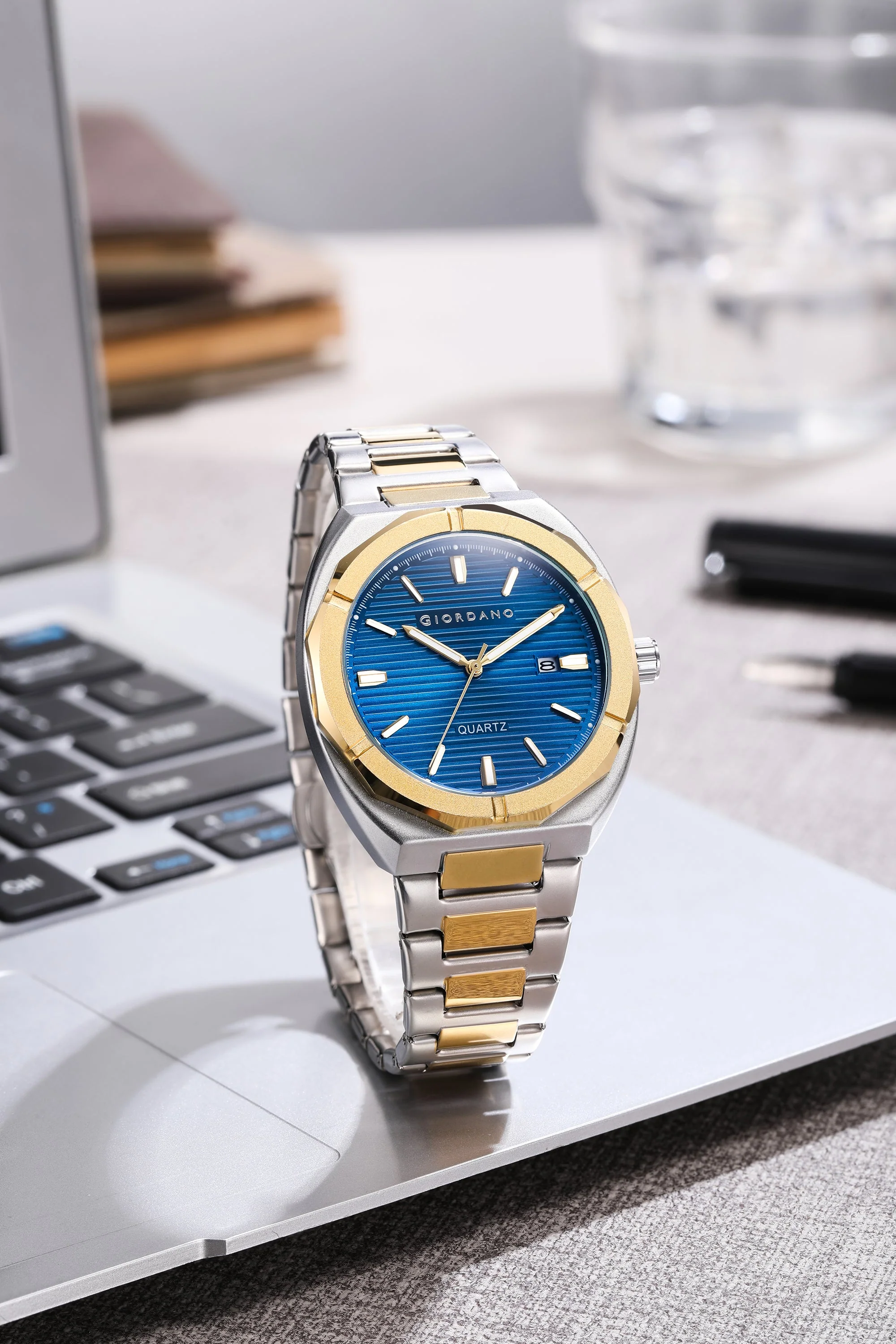 Giordano Modern Watch for men – Textured Dial, Date Display and Stainless Steel Strap GZ-50141-22 - Image 3