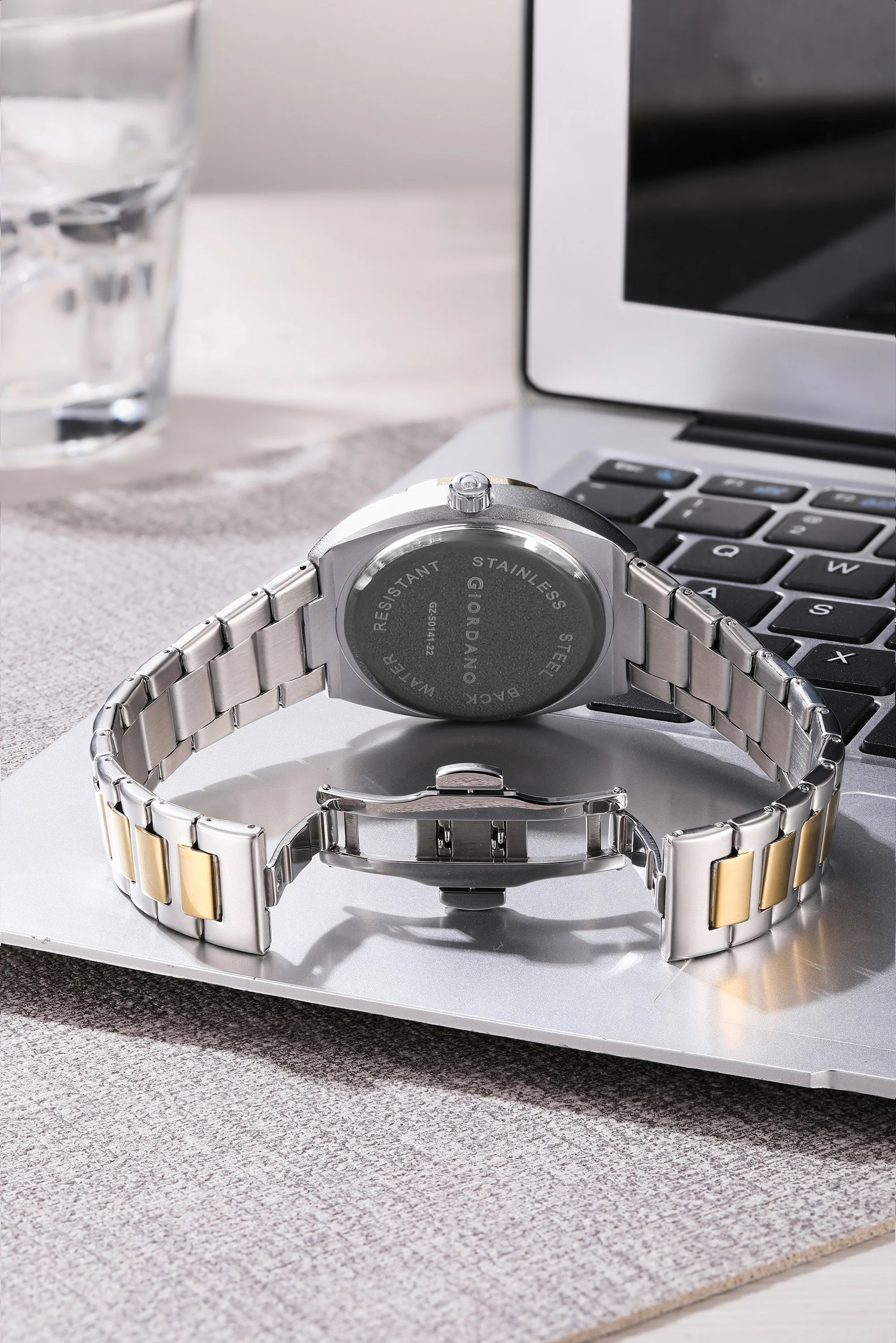 Giordano Modern Watch for men – Textured Dial, Date Display and Stainless Steel Strap GZ-50141-22 - Image 6