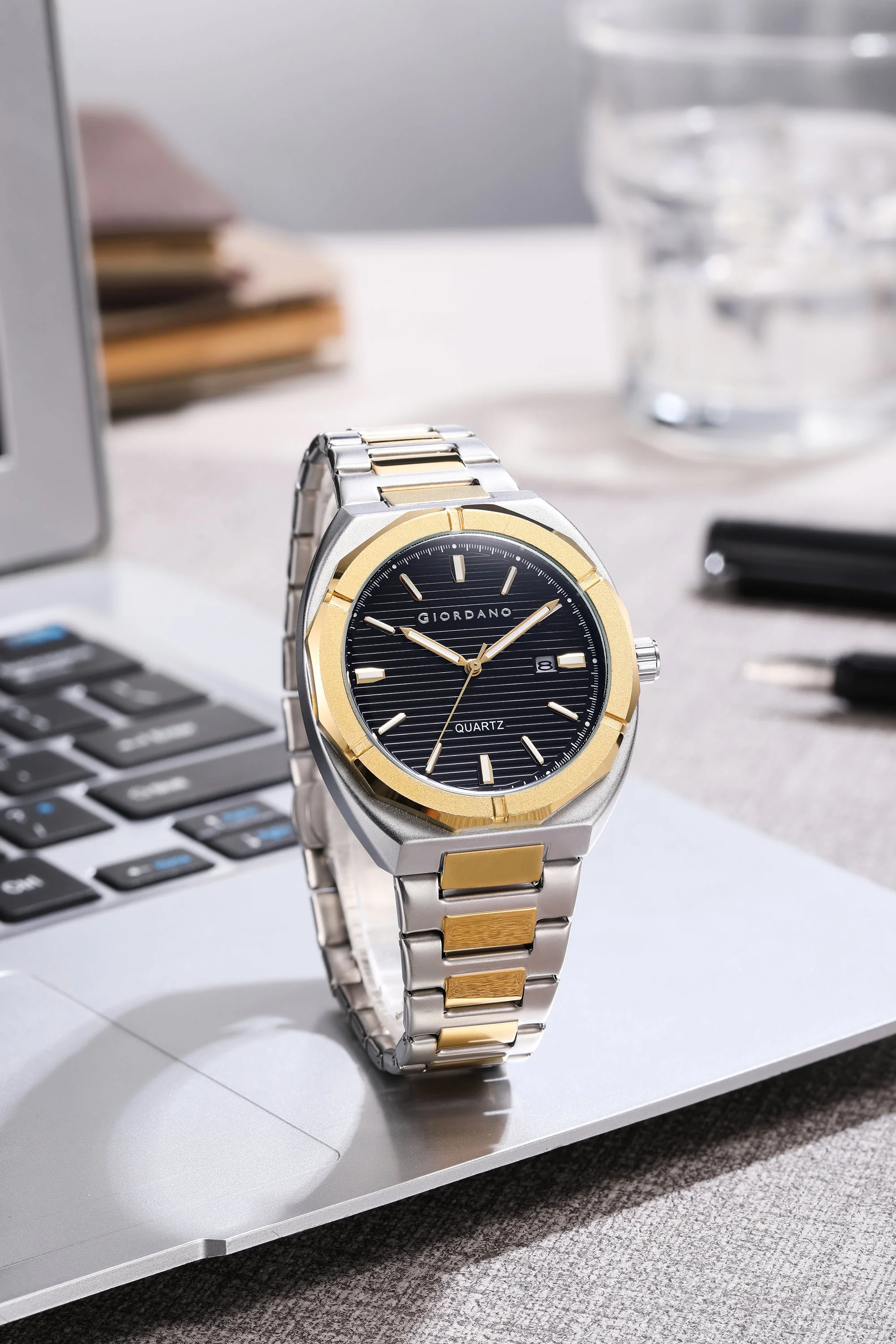 Giordano Modern Watch for men – Textured Dial, Date Display and Stainless Steel Strap GZ-50141-33 - Image 3