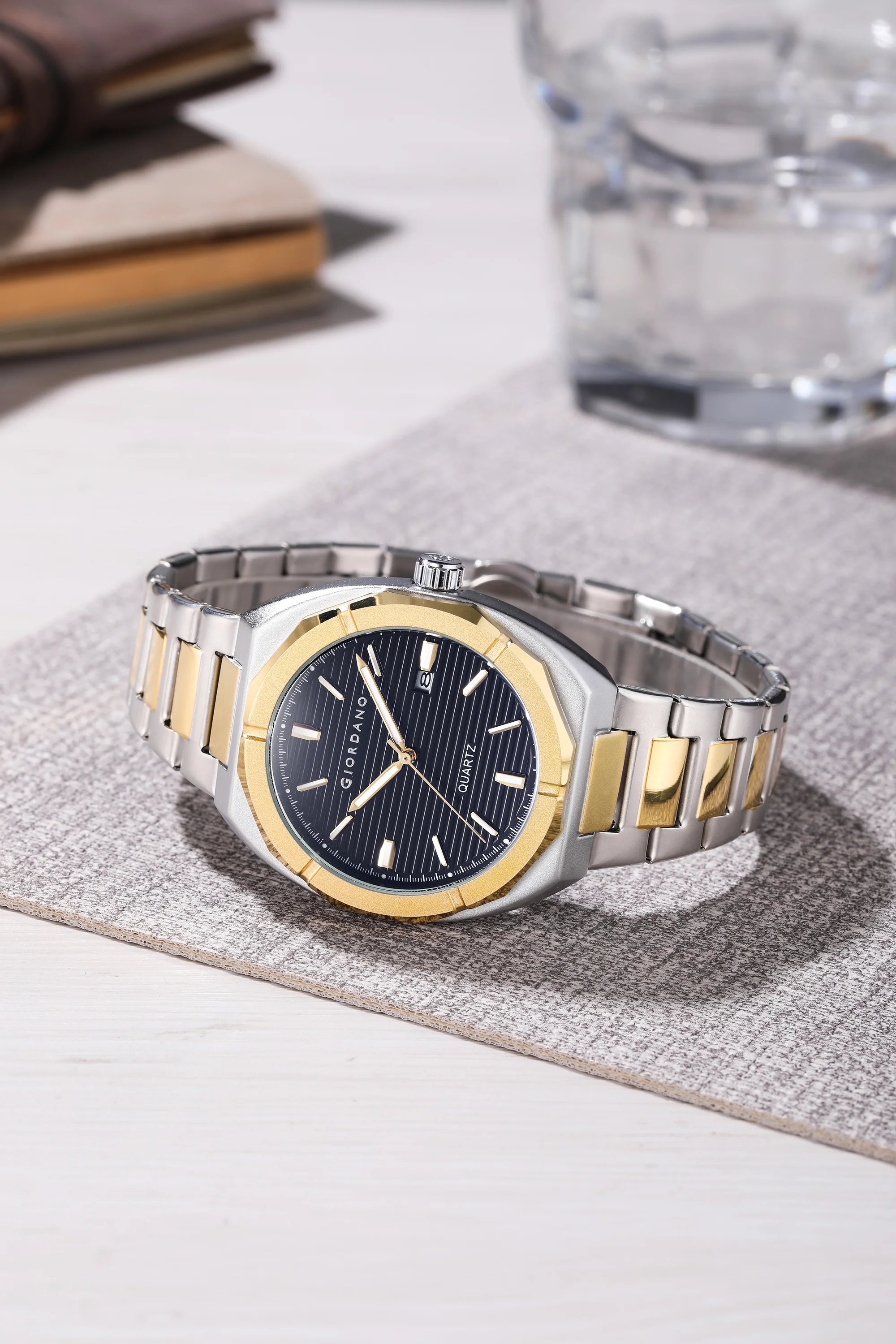Giordano Modern Watch for men – Textured Dial, Date Display and Stainless Steel Strap GZ-50141-33 - Image 4