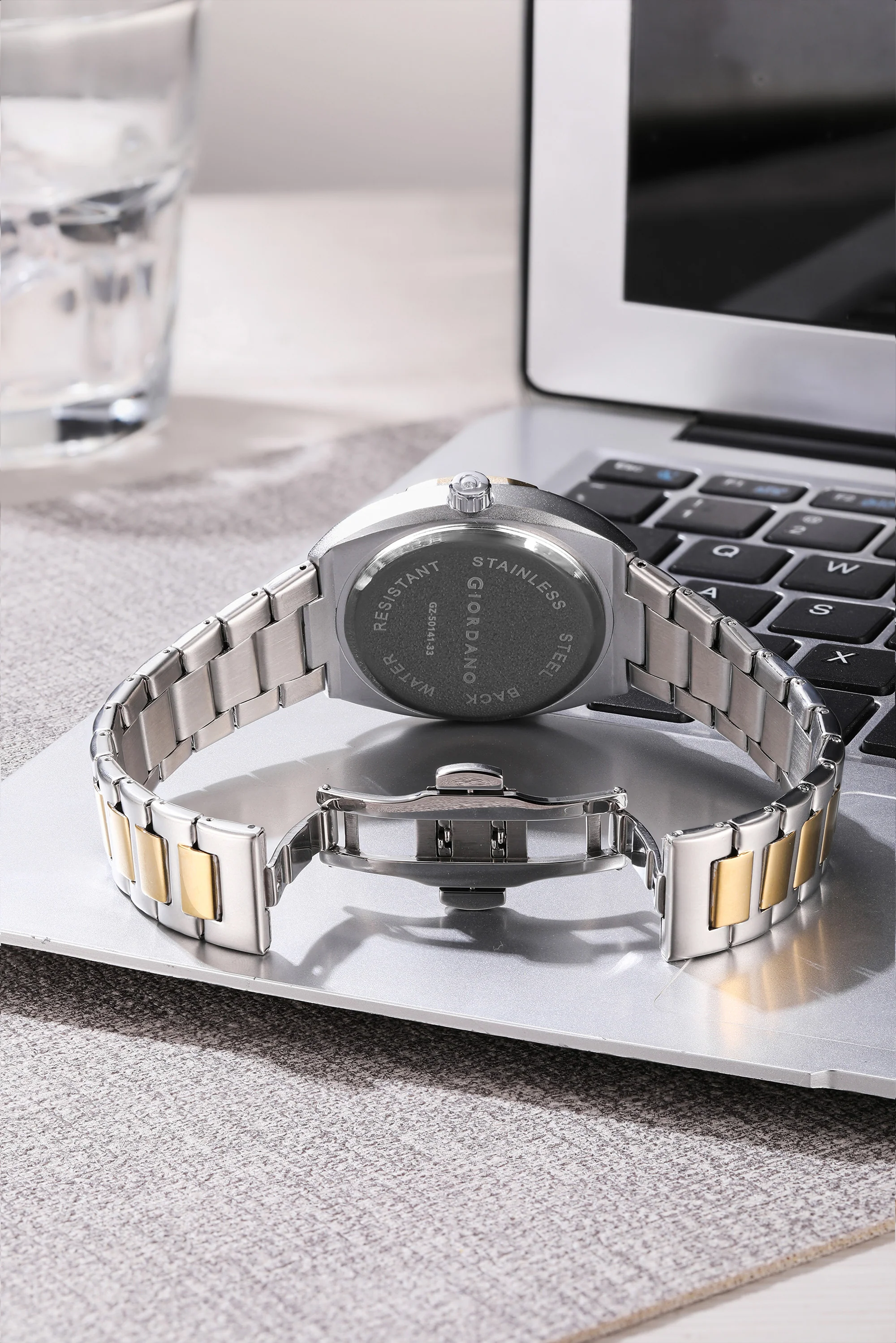 Giordano Modern Watch for men – Textured Dial, Date Display and Stainless Steel Strap GZ-50141-33 - Image 6