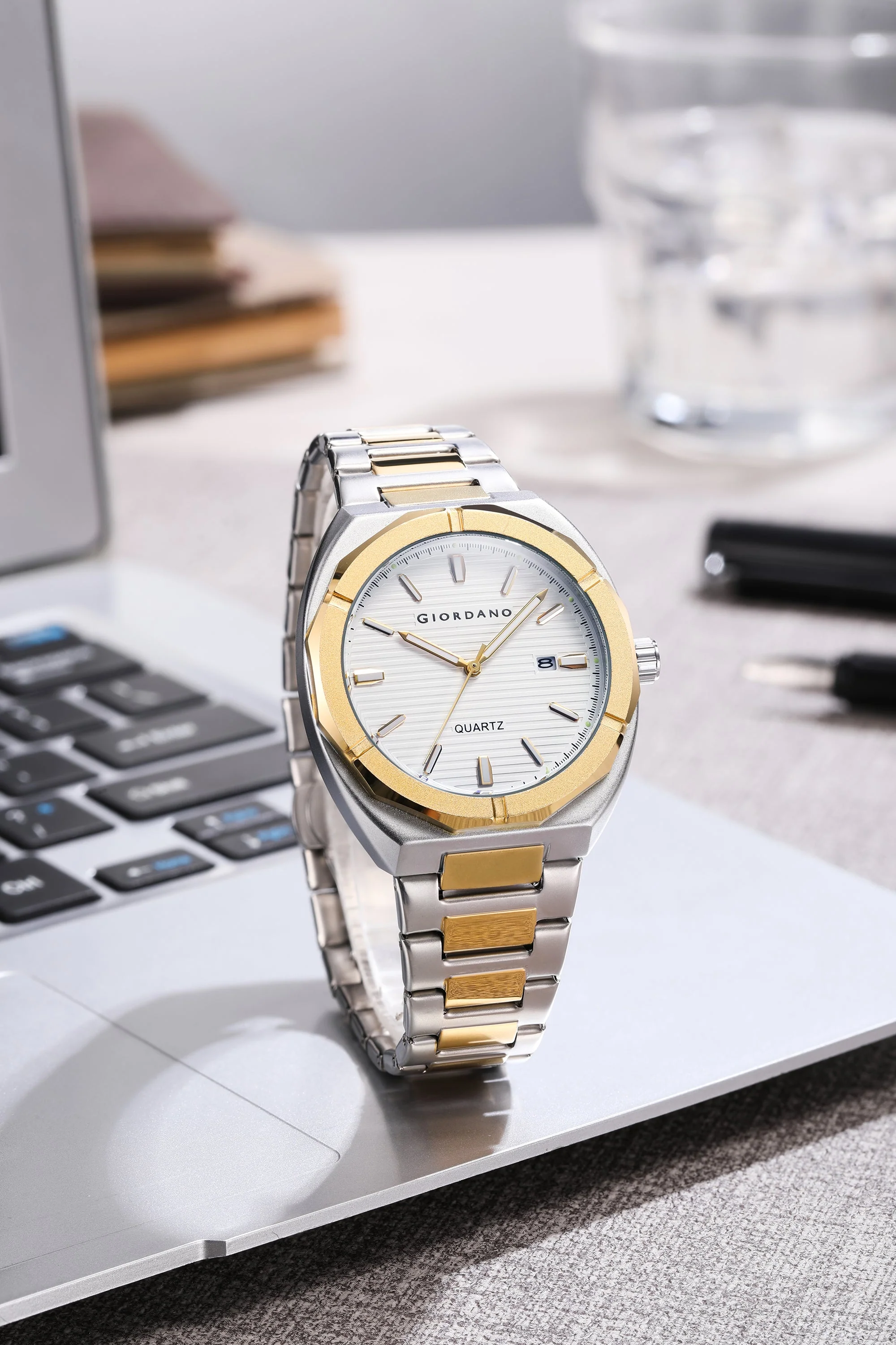 Giordano Modern Watch for men – Textured Dial, Date Display and Stainless Steel Strap GZ-50141-44 - Image 3