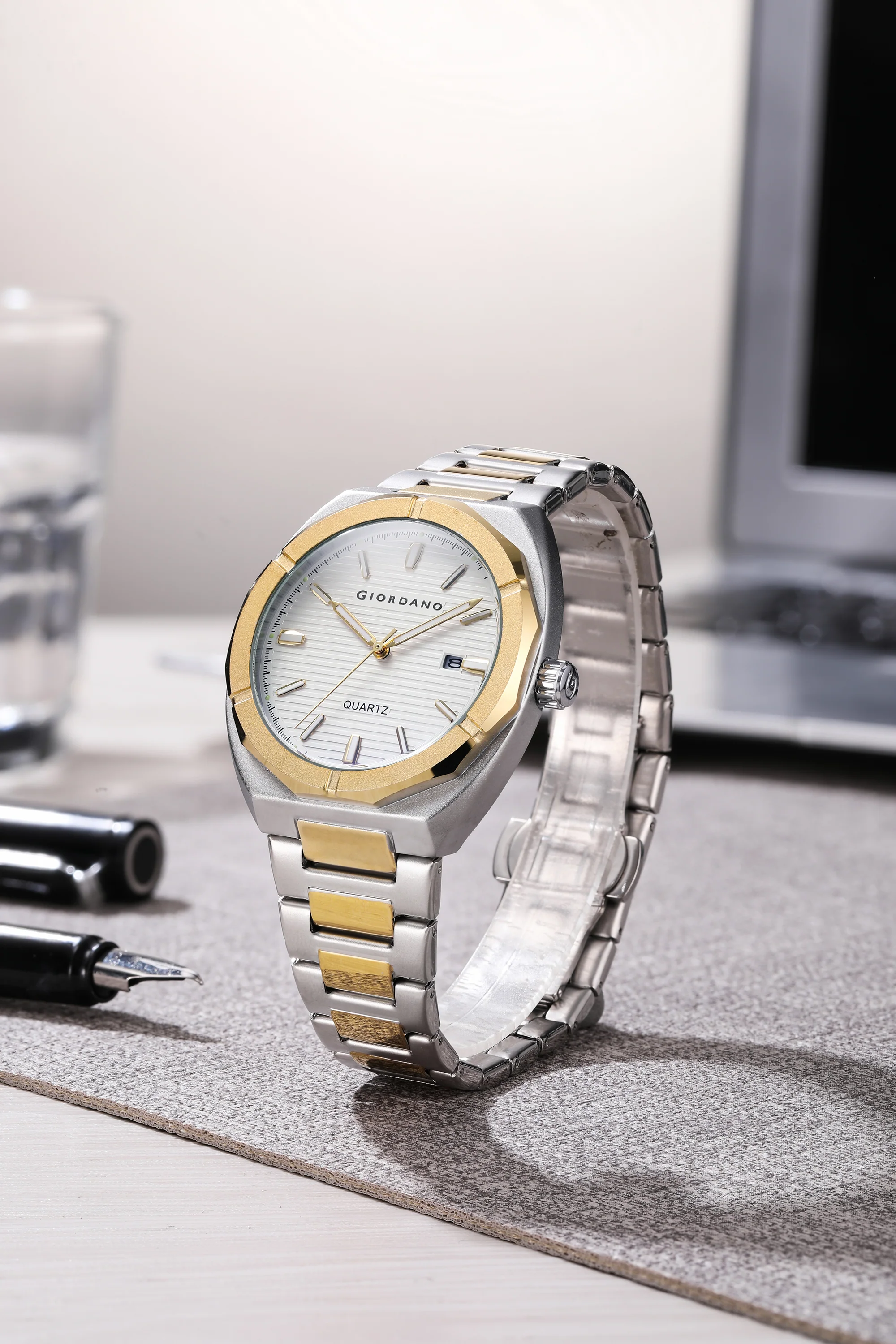 Giordano Modern Watch for men – Textured Dial, Date Display and Stainless Steel Strap GZ-50141-44 - Image 4