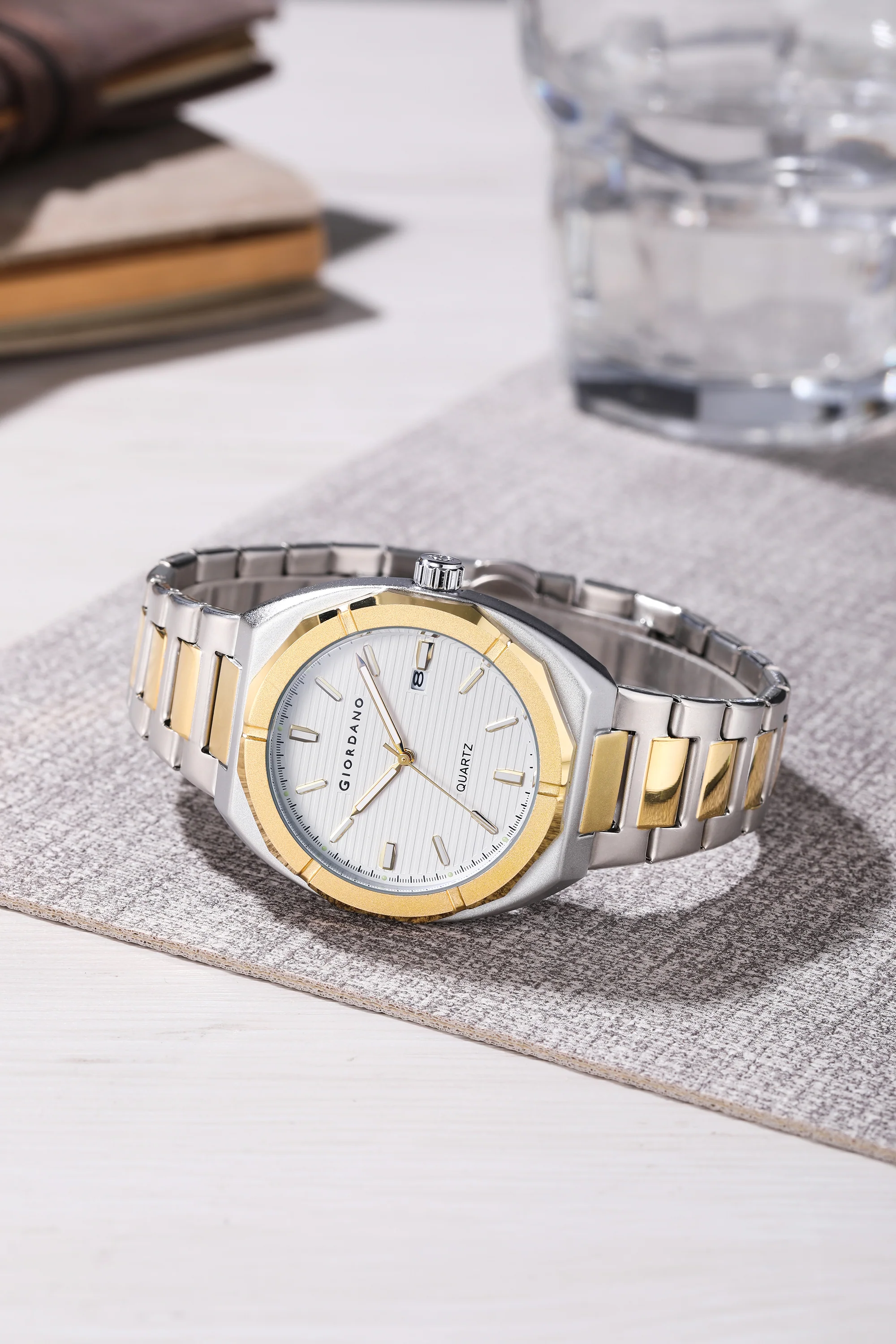 Giordano Modern Watch for men – Textured Dial, Date Display and Stainless Steel Strap GZ-50141-44 - Image 5