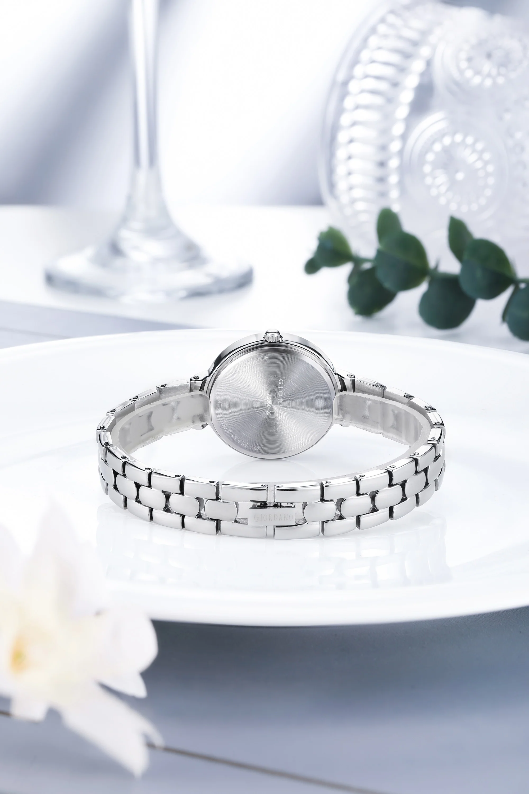 Giordano Silver Shimmer Collection Analog Watch for Women with Diamond Studded Case, Shimmer Dial and Stylish Stainless Steel Strap A2068-33 - Image 3